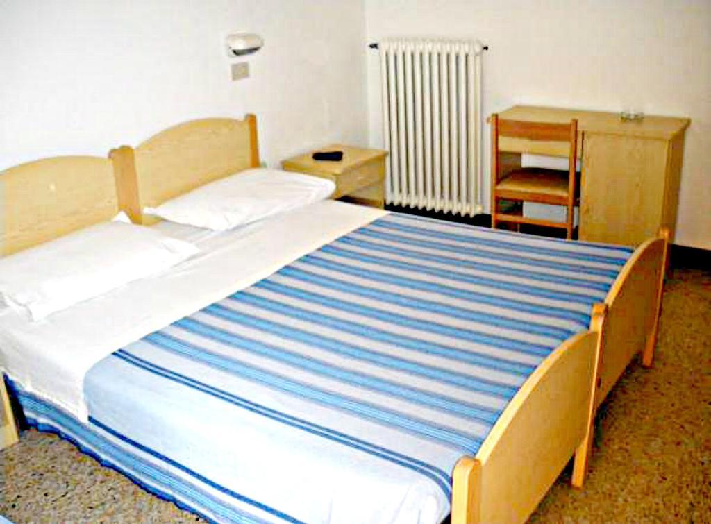 Hotel Ronconi Rimini Zimmer foto