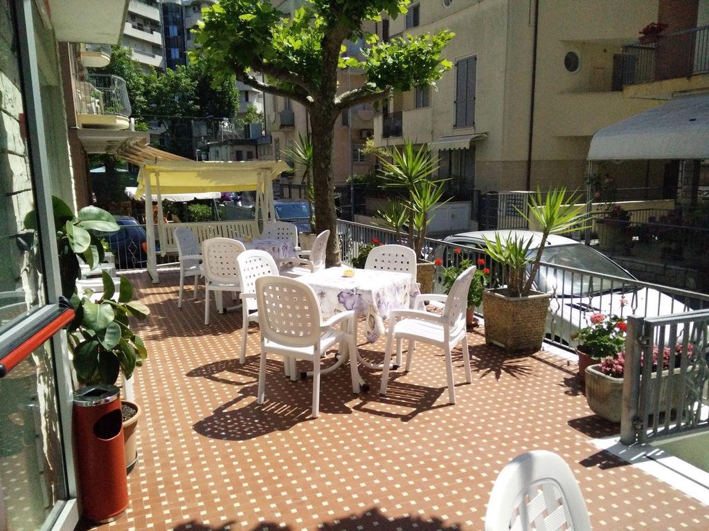 Hotel Ronconi Rimini Exterior foto
