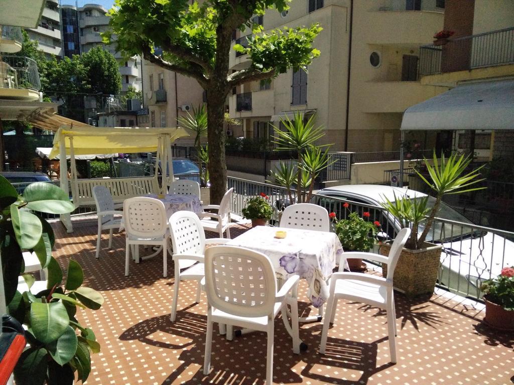 Hotel Ronconi Rimini Exterior foto